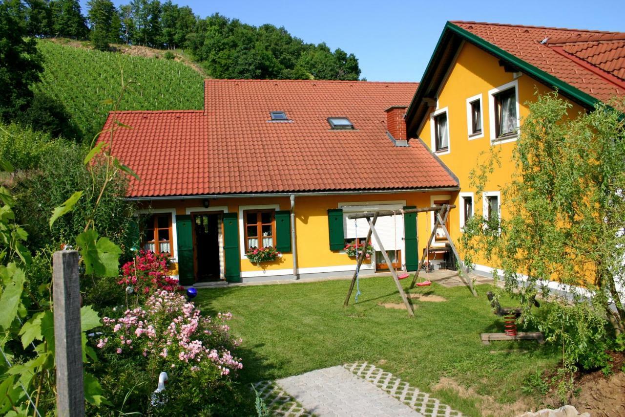 Weingut Stoff Bed & Breakfast Kitzeck im Sausal Luaran gambar