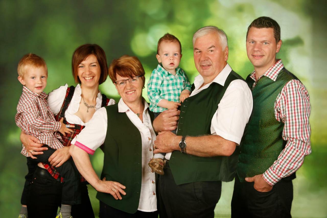 Weingut Stoff Bed & Breakfast Kitzeck im Sausal Luaran gambar